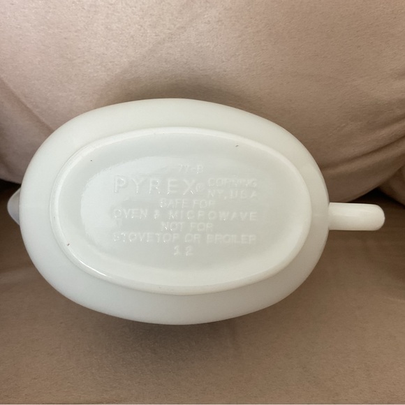 Vintage Pyrex Old Town Blue Onion Gravy Boat and Underplate - Picture 5 of 6